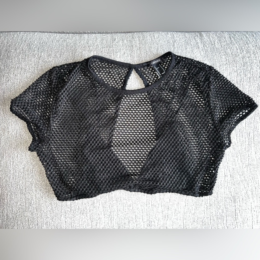 🔥 Cute Cropped Mesh Lace Top Forever 21 - Built in Bra -